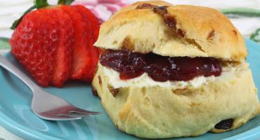 Sultana scones with cream and jam