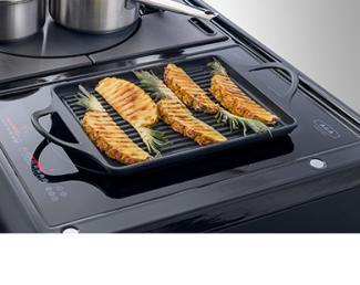 Induction hob with griddle pan griddling fruit