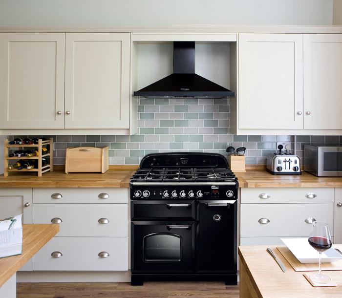 Falcon Classic 90 Dual in Black with Black Falcon hood